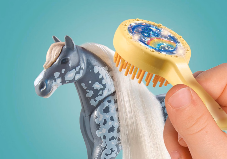 Häststall med Amelia och Whisper